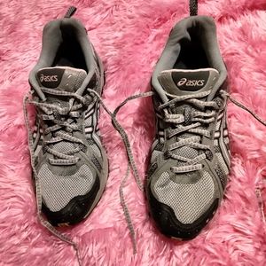 Woman's Asics Sneakers Gently Used.. Grey/Pink Sz 10